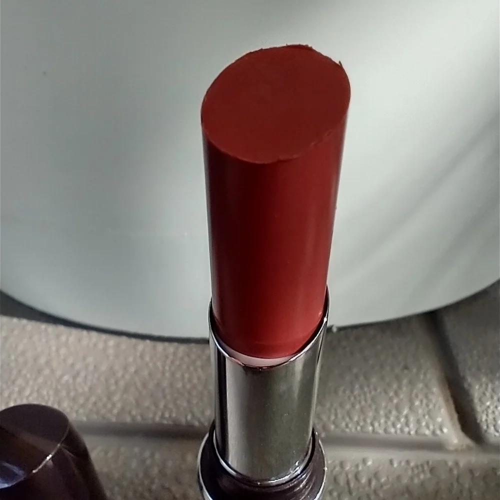 Volume xl seduction plumping lip color 220 mischie